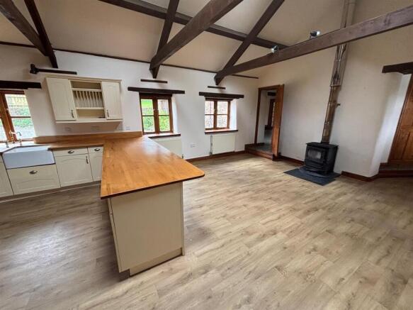 kitchen 2.jpg