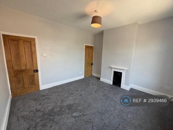 2 bed Terraced to rent Image 7