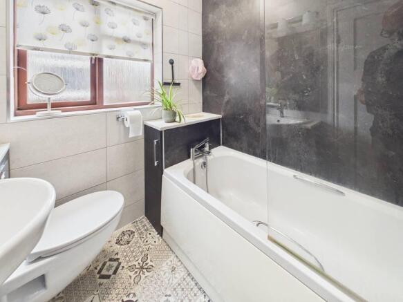 3 bed Semi-Detached for sale Image 6