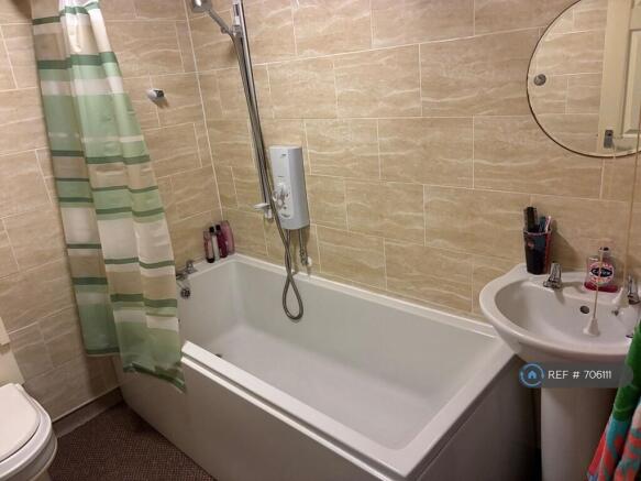 2 bed Terraced to rent Image 5