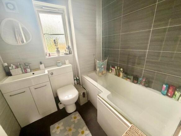 3 bed Semi-Detached for sale Image 12