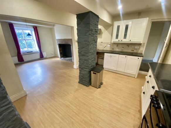 3 bed Semi-Detached for sale Image 8