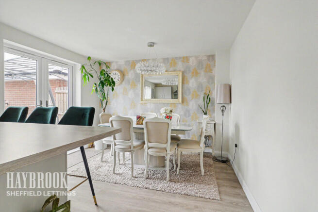 4 bed Detached to rent Image 6