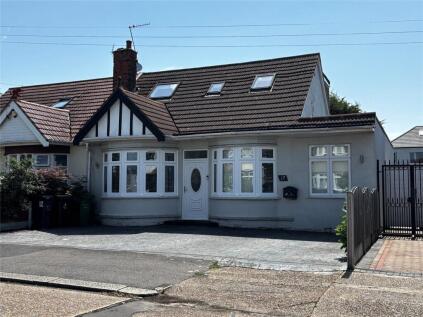 Adelaide Gardens, Chadwell Heath, RM6