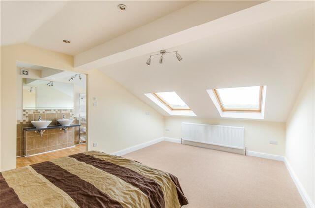 6 bed Detached for sale Image 9