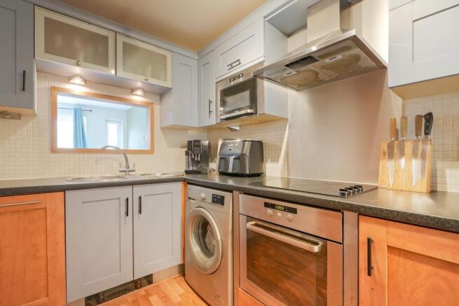 2 bed Flat for sale Image 7