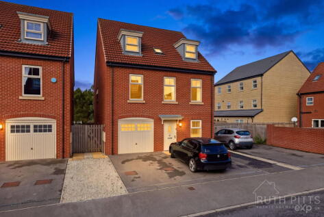 Seals Drive, Ackworth, WF7