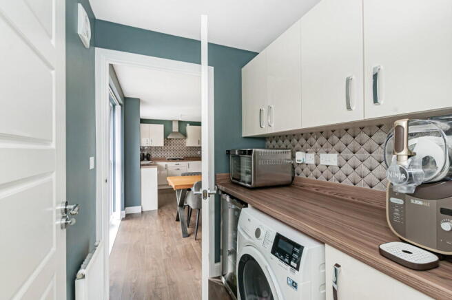 4 bed Detached for sale Image 7