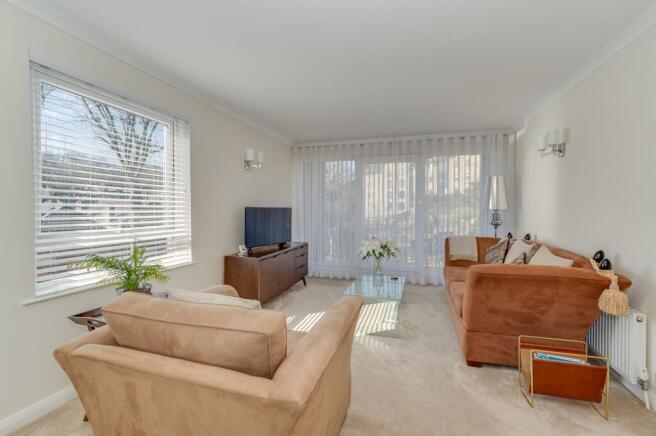 3 bed Apartment for sale Image 8