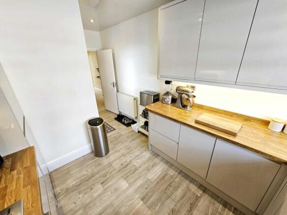 2 bed Flat for sale Image 6