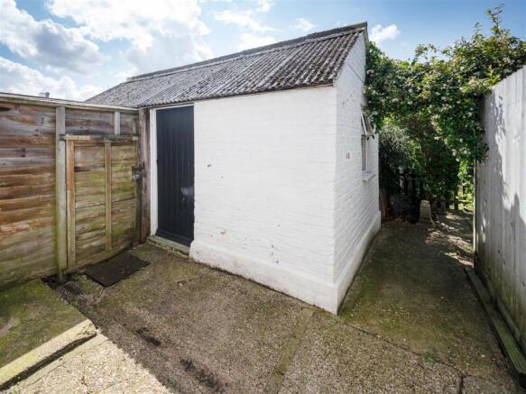Storage Barn/Hobby Room