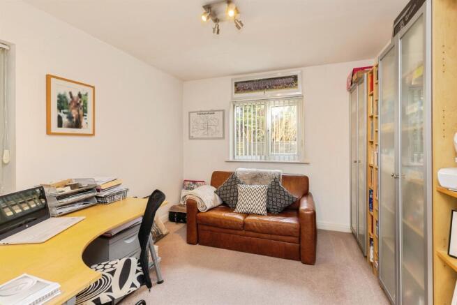 4 bed Detached for sale Image 11
