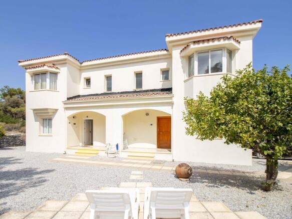 3-bedroom resale fully furnished semi-detached townhouse + communal pool + large terrace with sea views + walking distance to the beach Image 9999 3