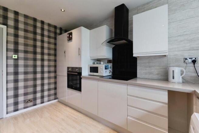 3 bed Flat for sale Image 4