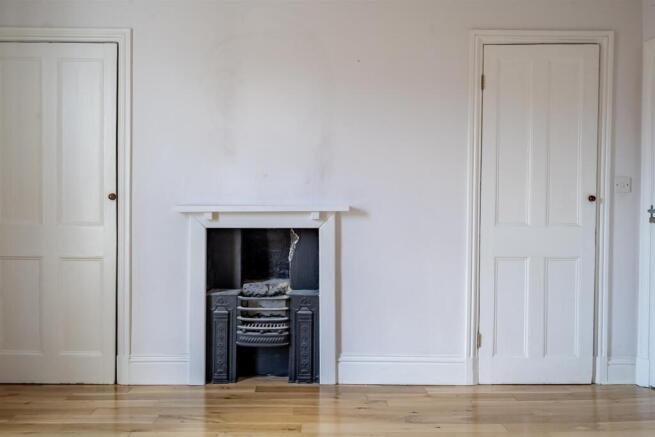 4 bed Town House for sale Image 12