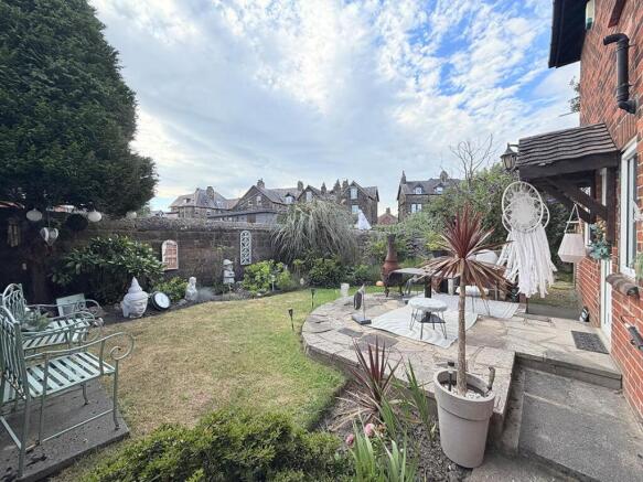 2 bed House for sale Image 12