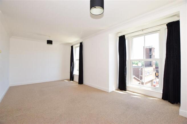 Kitchen/ Living Room