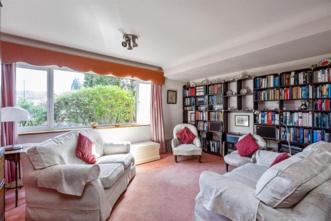 4 Weston Close_9.jpg