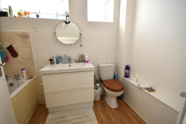 Bathroom wc.JPG