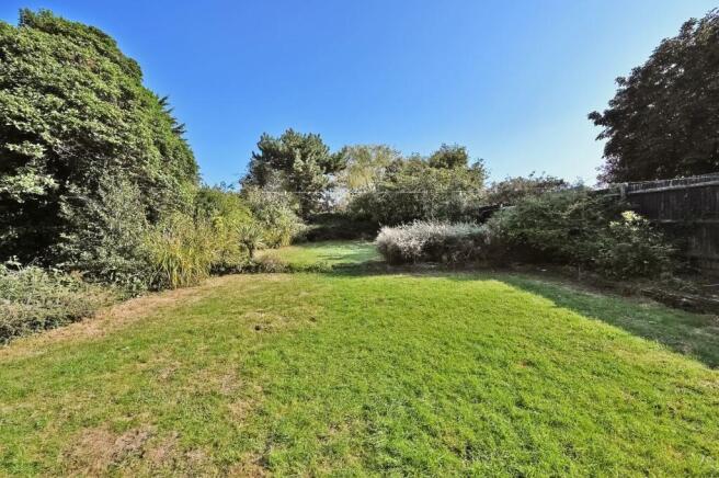 111 goldstone cres bn3 (17).jpg