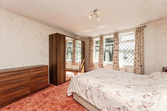 5 bed Detached Bungalow for sale Image 10