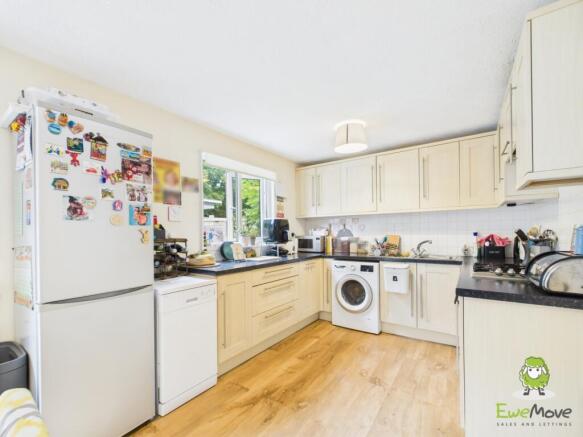 Ewemove Basingstoke Gainsborough Road Kitchen