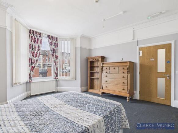 10 bed Town House to rent Image 7