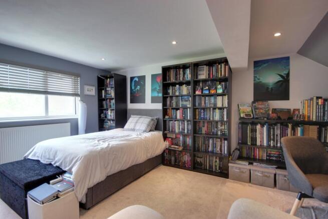 4 bed Semi-Detached for sale Image 4