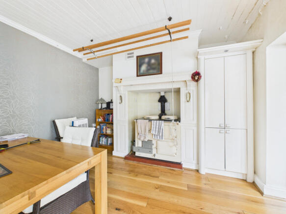 6 bed Semi-Detached for sale Image 6