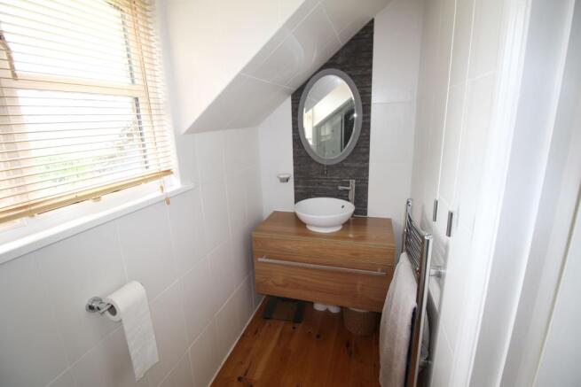 En Suite to Bedroom 1