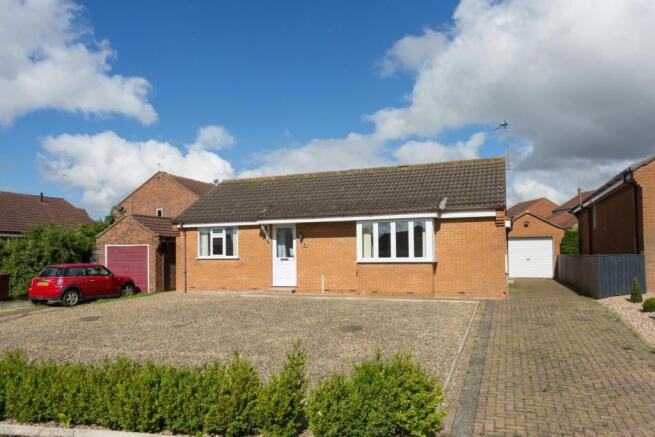 8 Fitzjohn Close-02.jpg