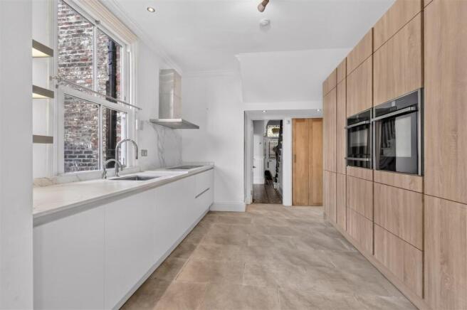 5 bed Semi-Detached for sale Image 5