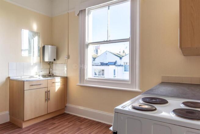 18772629 Bedsit(4).jpg