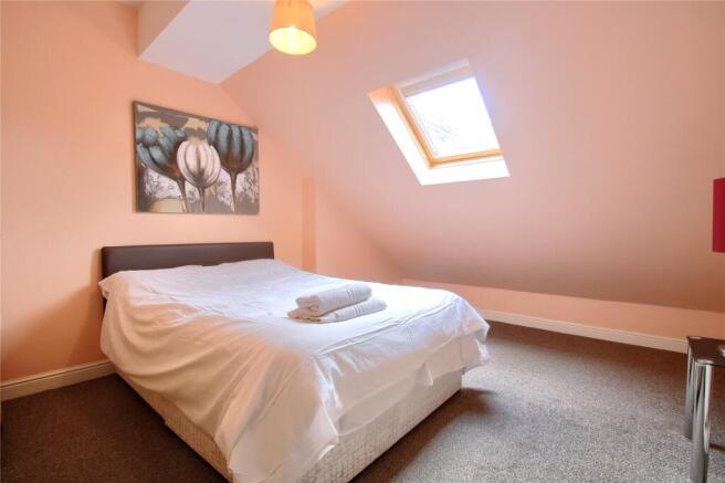 2 bed Flat for sale Image 7