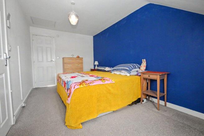 3 bed Town House for sale Image 5