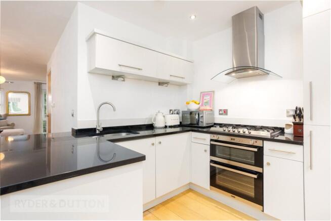 3 bed Town House for sale Image 7