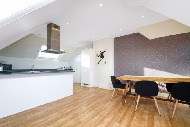 KITCHEN/DINING
