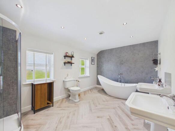 4 bed Semi-Detached for sale Image 9