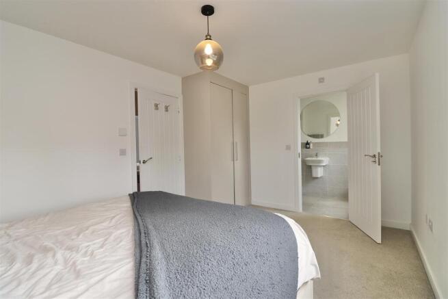 3 bed Detached for sale Image 11