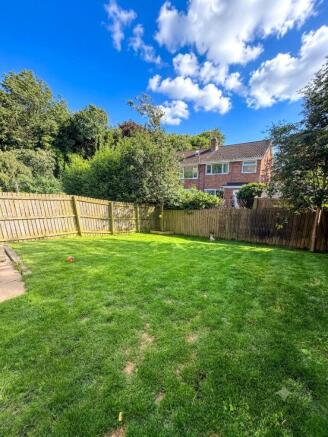 5 bed Detached for sale Image 10