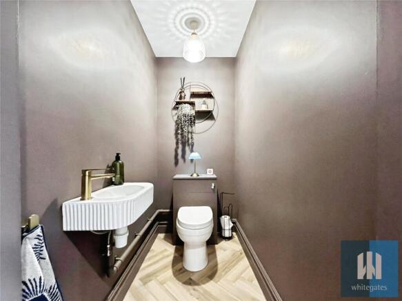 4 bed Detached for sale Image 5