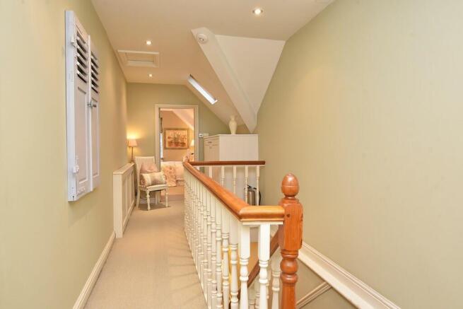 5 bed Semi-Detached for sale Image 7
