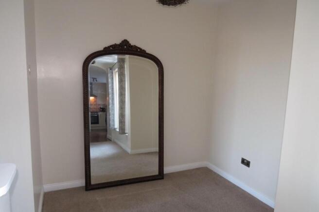 BREAKFAST ROOM OFF