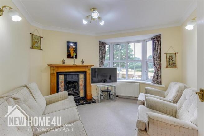 SITTING ROOM: