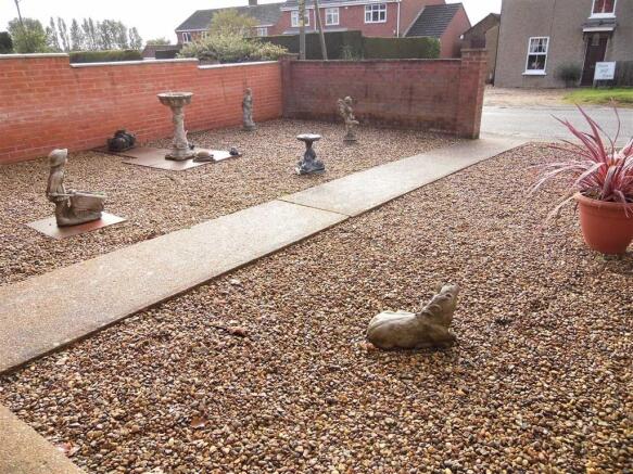 FRONT GARDEN