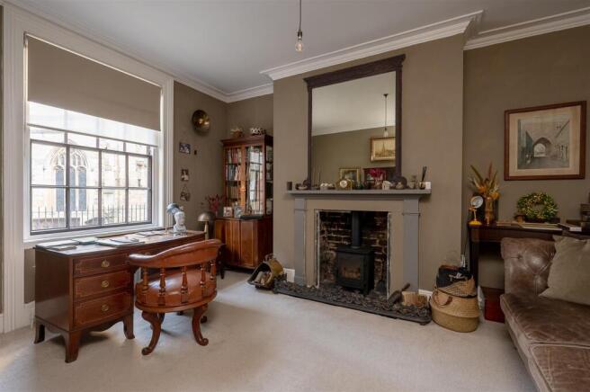 4 bed Town House for sale Image 3