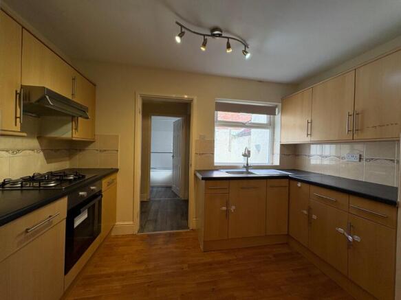 2 bed Terraced to rent Image 4