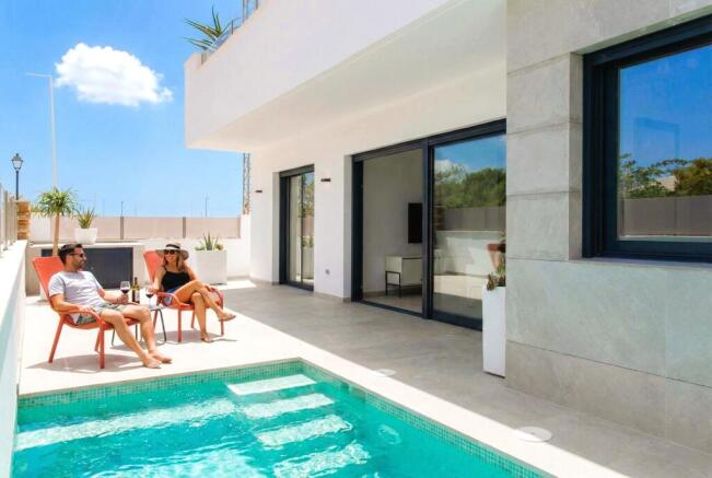 Sucina show house with pool