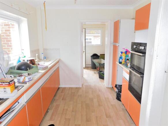 KITCHEN 2.JPG