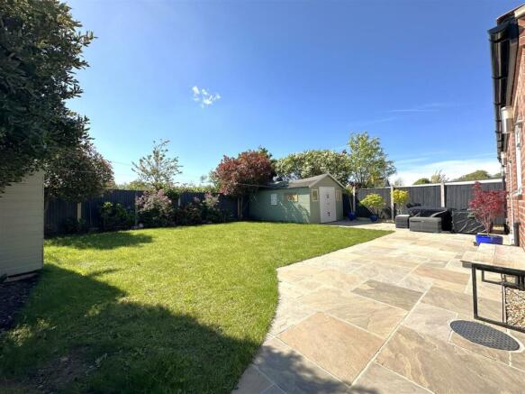 Lovely Private Garden 555